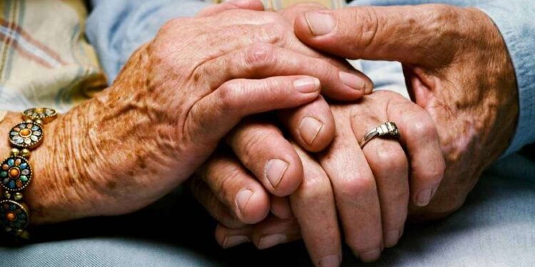 En el Perú ya no se proteje a los ancianos, sino que se les condena por su edad