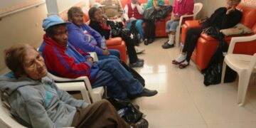 Aumenta la proporción de población adulta mayor de 5,7% en el año 1950 a 13,3% en el año 2022