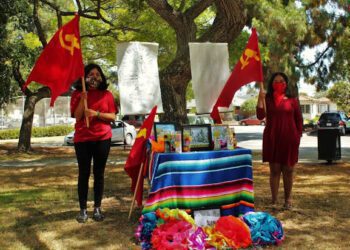 Malditos terroristas, malditos terrucos. Eso son: terroristas, comunistas