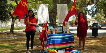 Malditos terroristas, malditos terrucos. Eso son: terroristas, comunistas