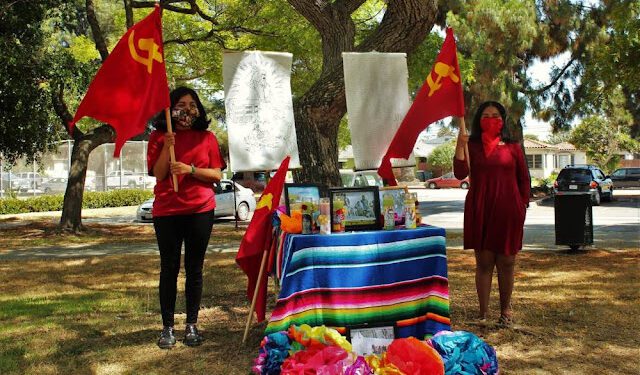 Malditos terroristas, malditos terrucos. Eso son: terroristas, comunistas