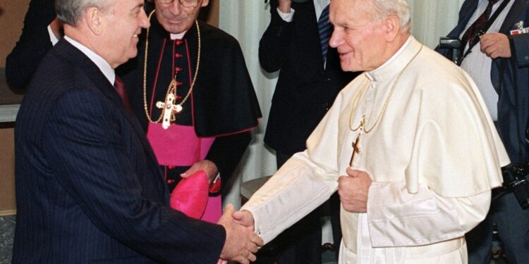 Juan Pablo II fue un “enviado del cielo” para acabar con la dictadura comunista