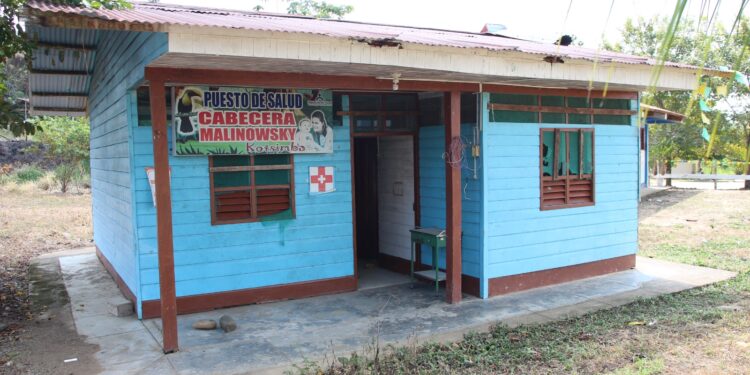 Establecimientos de salud del primer nivel de atención pública presentan capacidad instalada inadecuada