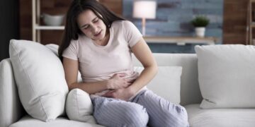 Qué es el SIBO, el trastorno intestinal que han popularizado las redes sociales