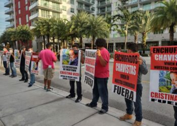 Chavistas de closet, valientes “enchufados” detrás de una computadora