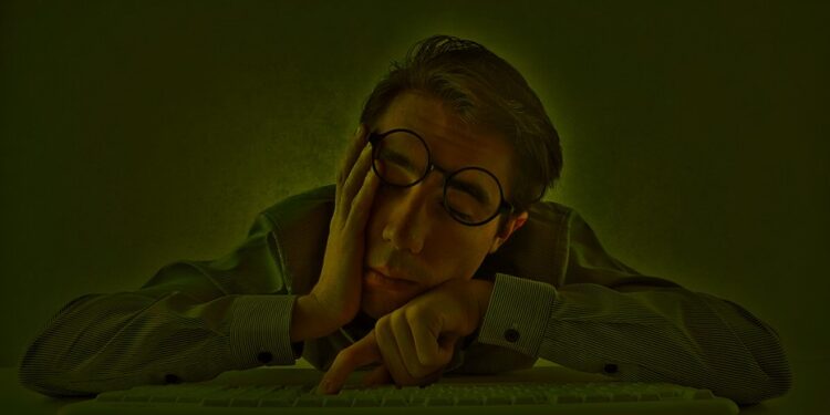 Hay que romper el cristal de la apatía y el silencio, hay que ser reaccionarios