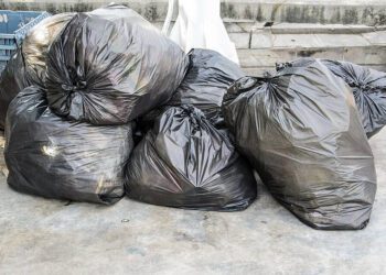 Muchos escombros bajo las sombras: la suciedad es la política