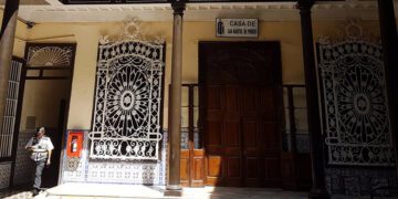 San Martín de Porres, mulato y dominico, ángel místico y siervo