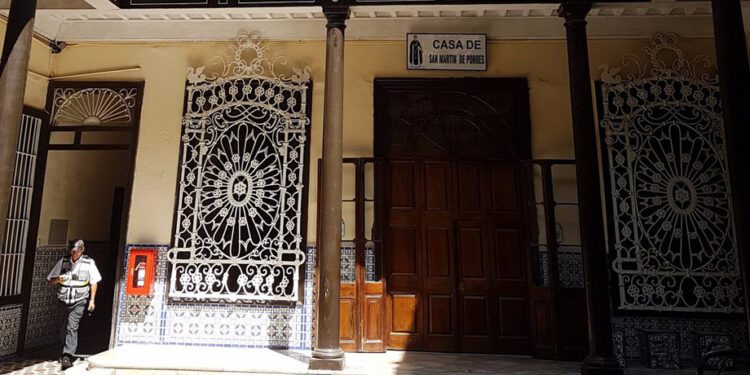 San Martín de Porres, mulato y dominico, ángel místico y siervo