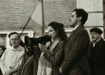 España: el gobierno socialista -la izquierda- prohíbe el rezo del Rosario en la vía pública