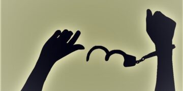 Assange gana una batalla contra la extradición a EE.UU., pero su suerte está aún por decidir