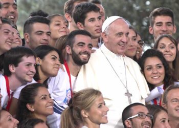 Francisco a los jóvenes: Necesitamos más que nunca la creatividad de ustedes