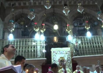 Vigilia pascual en Jerusalén: “Levantemos la mirada para ver al Resucitado”