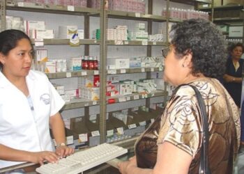 78,9% de la población adulta mayor presenta algún problema de salud crónica