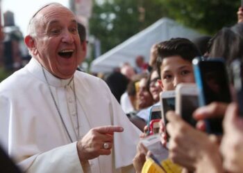 El Papa: con la fortaleza sostenida por la gracia, respondemos al mal