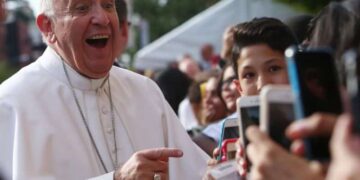 El Papa: con la fortaleza sostenida por la gracia, respondemos al mal