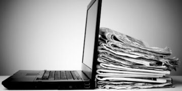 La democracia no se debilita por la acción de la prensa