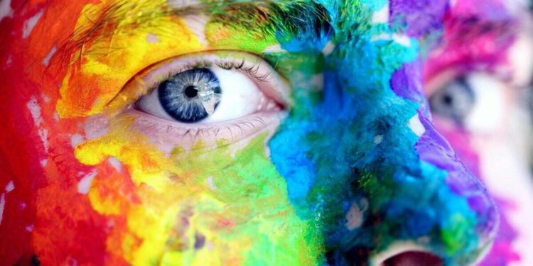 Repudiada por la izquierda por defender a niños del maltrato trans