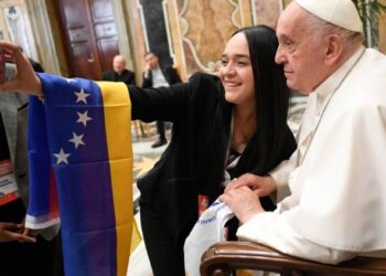 Francisco: “Los jóvenes necesitan ser acompañados uno a uno”