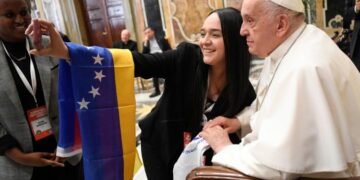 Francisco: “Los jóvenes necesitan ser acompañados uno a uno”