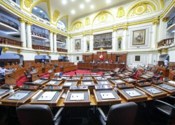 Embajadora USA: “Son los peruanos los que deben decidir sus leyes”