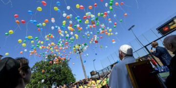 ‘Los padres, la familia, hacen crecer a las personas’, recordó el Papa