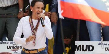 ¿Diálogo frente a las balas, diálogos de rodillas y entregando la vida de un valiente Pueblo?