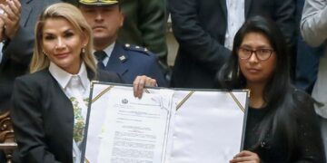 Jeanine Añez, Bolivia: Once horas de audiencia sin abogado