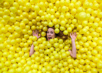 “La generación ansiosa” de Jonathan Haidt: ideas para los que crecieron con el móvil en la mano