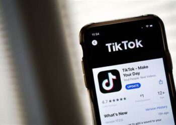 Demasiado TikTok es malo para el cerebro: los beneficios de cambiarlo por un libro