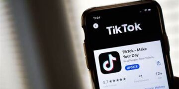 Demasiado TikTok es malo para el cerebro: los beneficios de cambiarlo por un libro