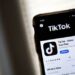Demasiado TikTok es malo para el cerebro: los beneficios de cambiarlo por un libro