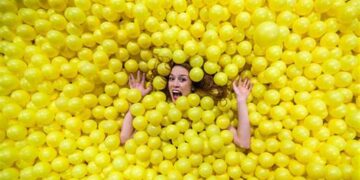 “La generación ansiosa” de Jonathan Haidt: ideas para los que crecieron con el móvil en la mano