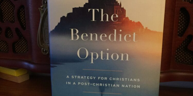 La Opción Benedictina: Una estrategia para los cristianos en una nación postcristiana