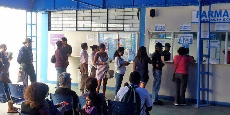 Deficiencias en disponibilidad y abastecimiento de medicamentos en hospitales de EsSalud en 14 regiones