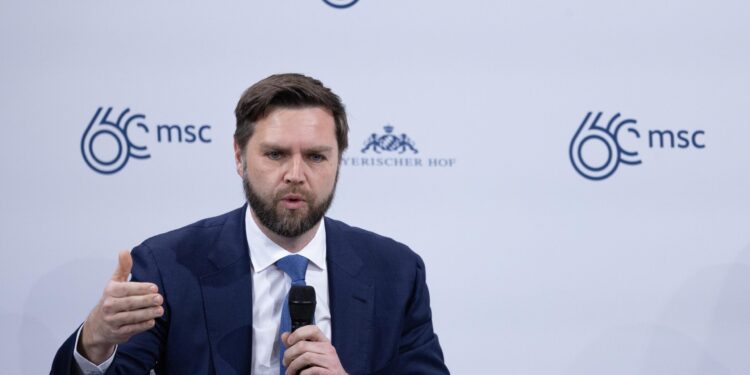 Debemos hacer más, que solamente hablar de valores democráticos: ¡debemos vivirlos!