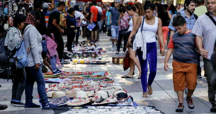 Chile: los desafíos que enfrentan las mujeres para mejorar sus pensiones en el futuro
