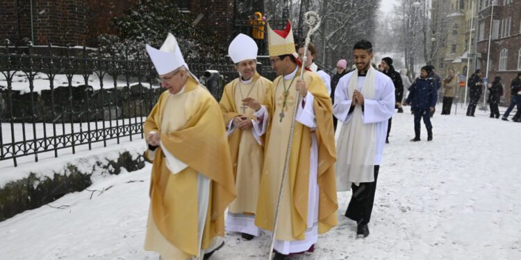 Mons. Raimo Goyarrola: “En Finlandia hay familias que recorren 300 kilómetros para asistir a Misa”