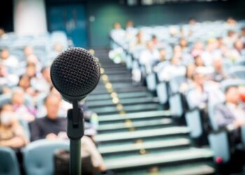 Quiero que seas el héroe que el país no tiene, quiero que tú nos salves