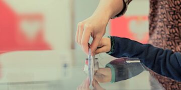 Hay pocas instituciones que mantengan su prestigio y eso salpica a la democracia