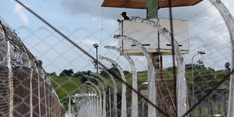 Cuba: autoridades comunistas reprimen a personas vulnerables y les arrebatan la comida