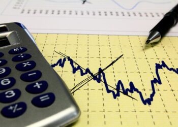 Perú: incumplimiento recurrente de metas fiscales puede deteriorar la calificación crediticia del país