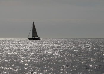 Encerrados en las islas de la pequeña Libertad, debemos salir a navegar en la tormenta