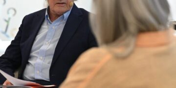 España: Es lamentable que los mayores de 45 años empiecen a sobrar en las empresas