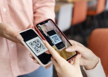 Pagar con solo acercar el celular, tarjeta o smartwatch ya es parte del día a día en Perú