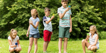 ¿El móvil mató al juego al aire libre? “En los parques ya no hay niños, internet los atrapó en sus redes”