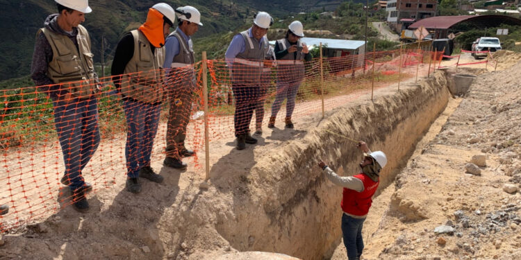 Cinco gobiernos regionales dejaron de ejecutar el 50 % de su presupuesto destinado a inversiones públicas