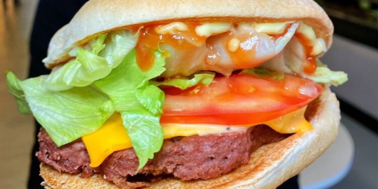 ¿Se le puede llamar a una hamburguesa sin carne ‘hamburguesa’? El debate legal sobre los productos vegetales