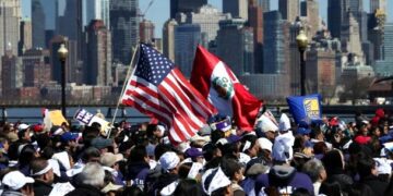 INEI: el saldo migratorio de movimientos de entradas y salidas de peruanos en todos los grupos de edad es negativo