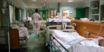 ¿Es realmente más eficiente la gestión privada de los hospitales? Lo que dicen los datos